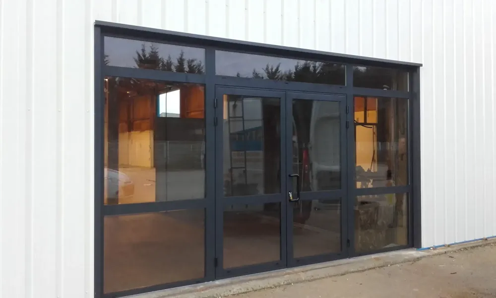 Porte d'entrée aluminium vitrée